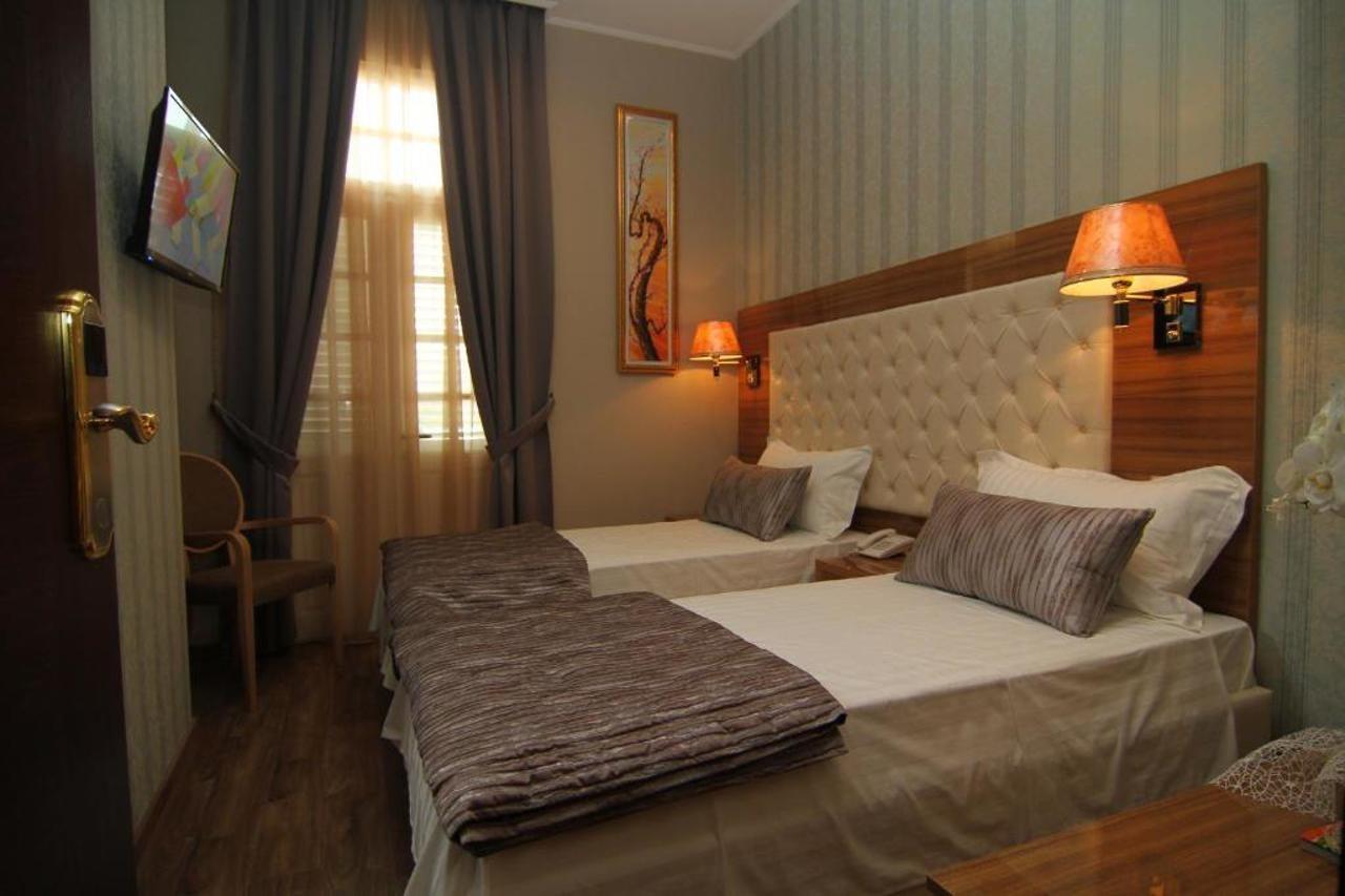 Hotel Boutique Restaurant Gloria Tirana Bagian luar foto