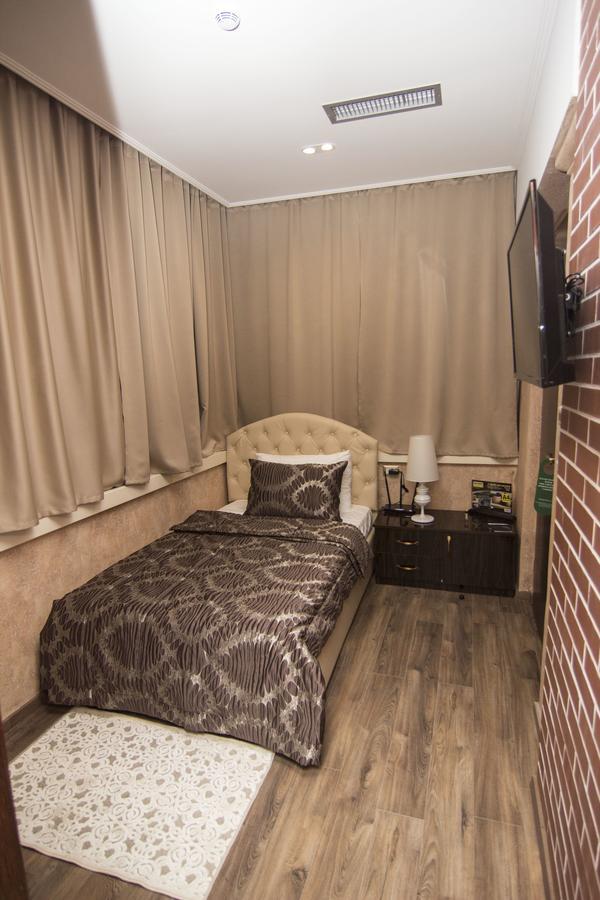 Hotel Boutique Restaurant Gloria Tirana Bagian luar foto