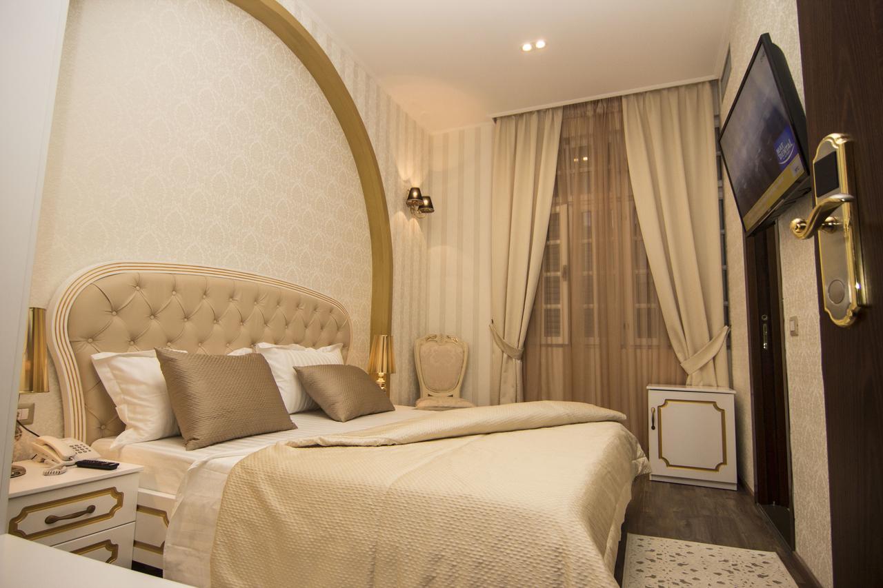 Hotel Boutique Restaurant Gloria Tirana Bagian luar foto