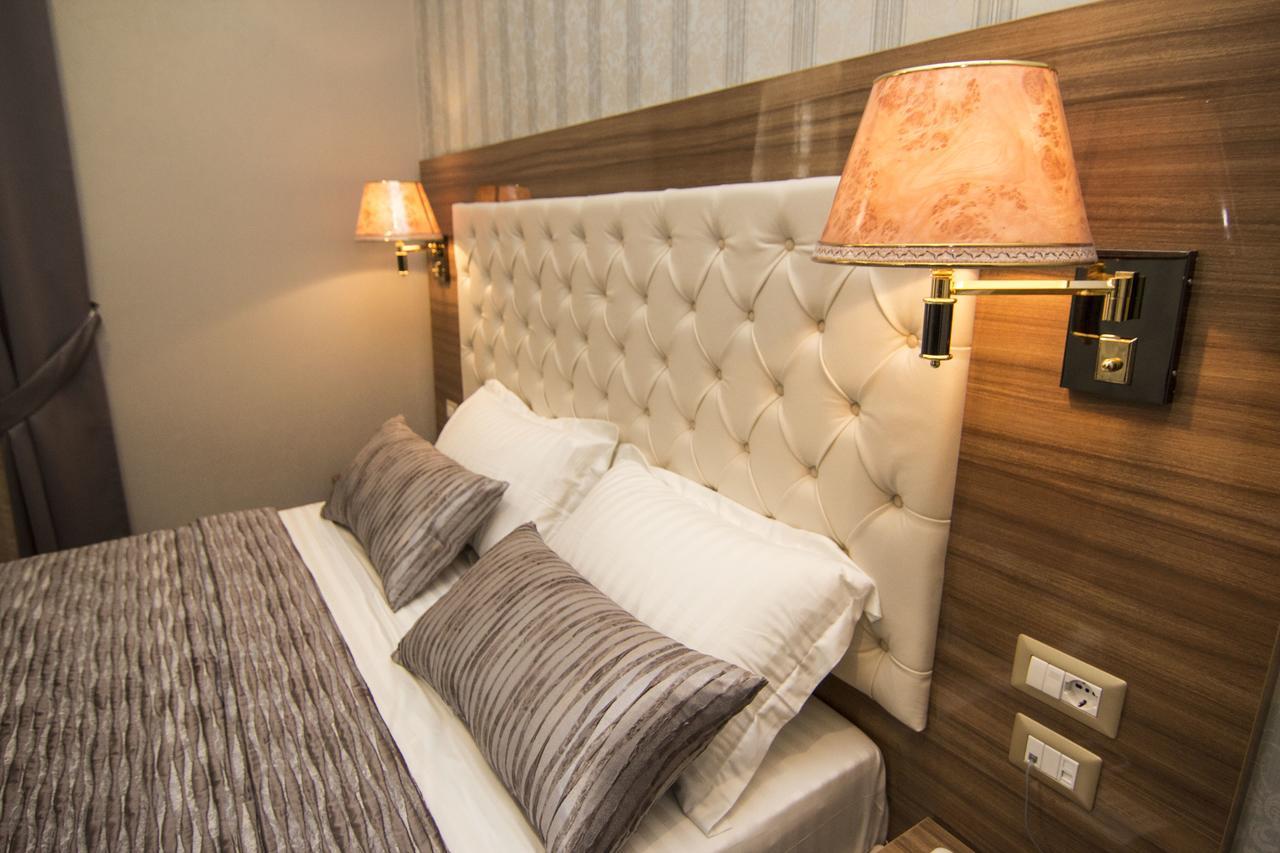 Hotel Boutique Restaurant Gloria Tirana Bagian luar foto
