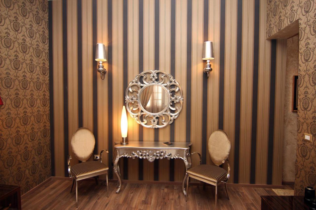Hotel Boutique Restaurant Gloria Tirana Bagian luar foto