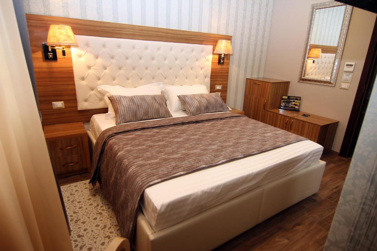 Hotel Boutique Restaurant Gloria Tirana Bagian luar foto