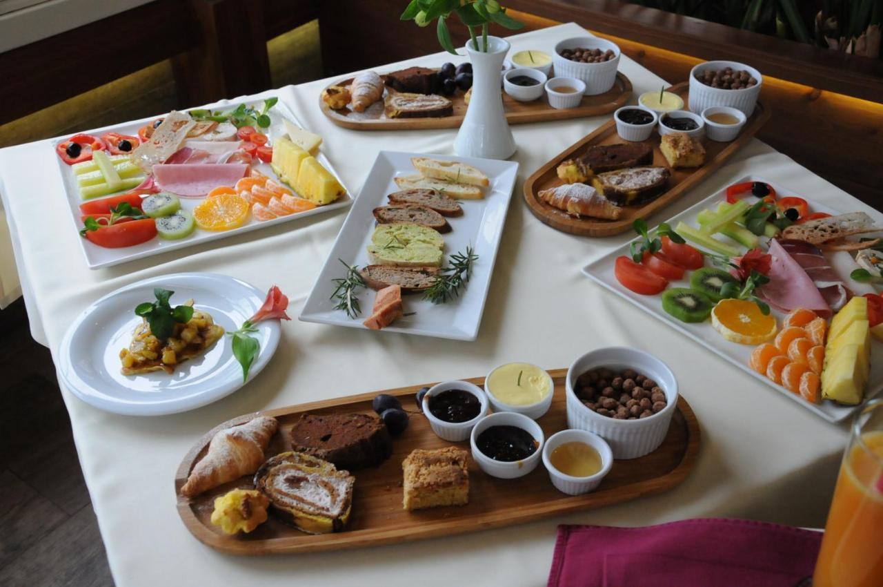 Hotel Boutique Restaurant Gloria Tirana Bagian luar foto