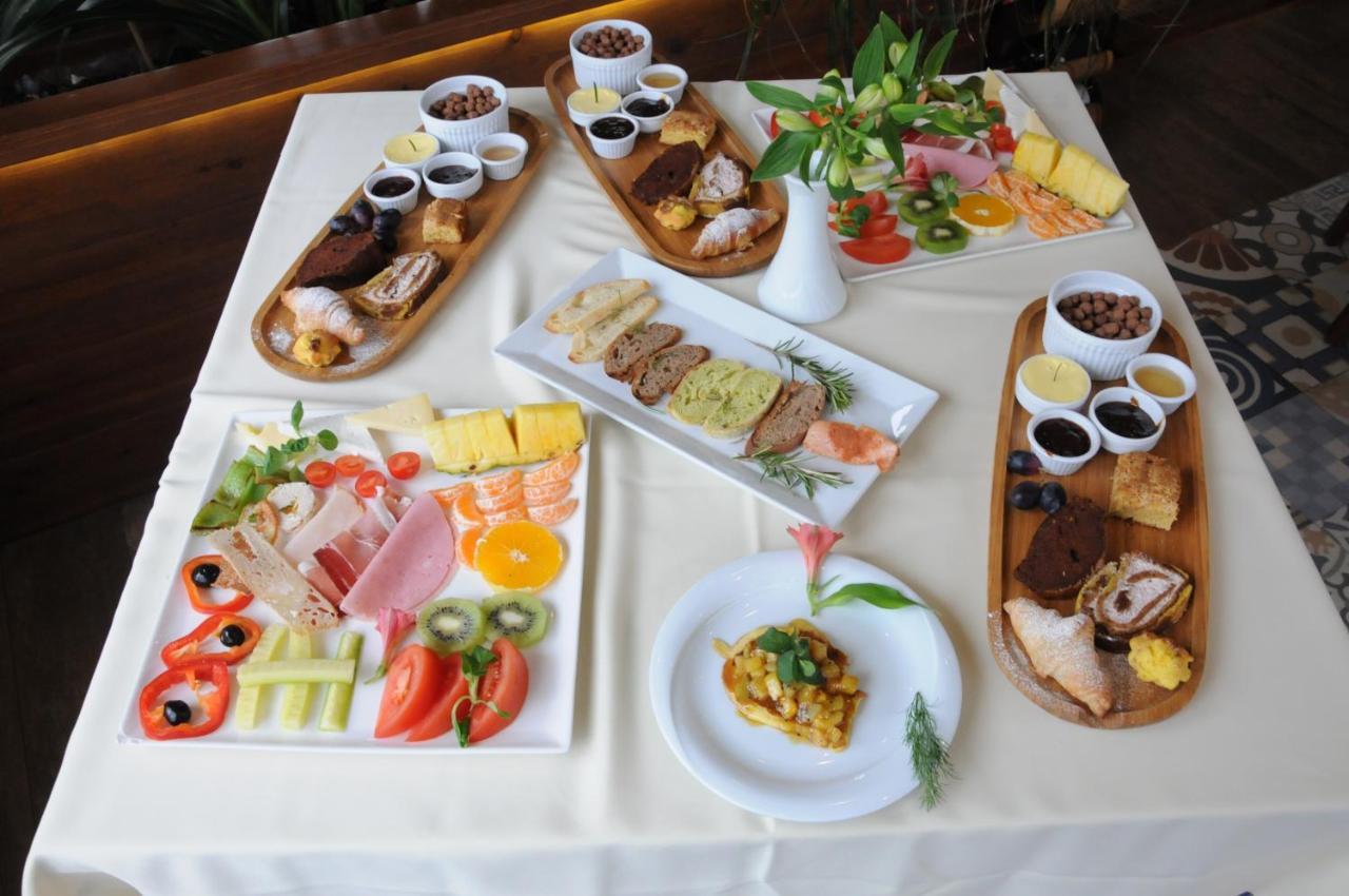 Hotel Boutique Restaurant Gloria Tirana Bagian luar foto