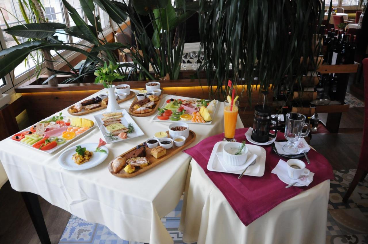 Hotel Boutique Restaurant Gloria Tirana Bagian luar foto