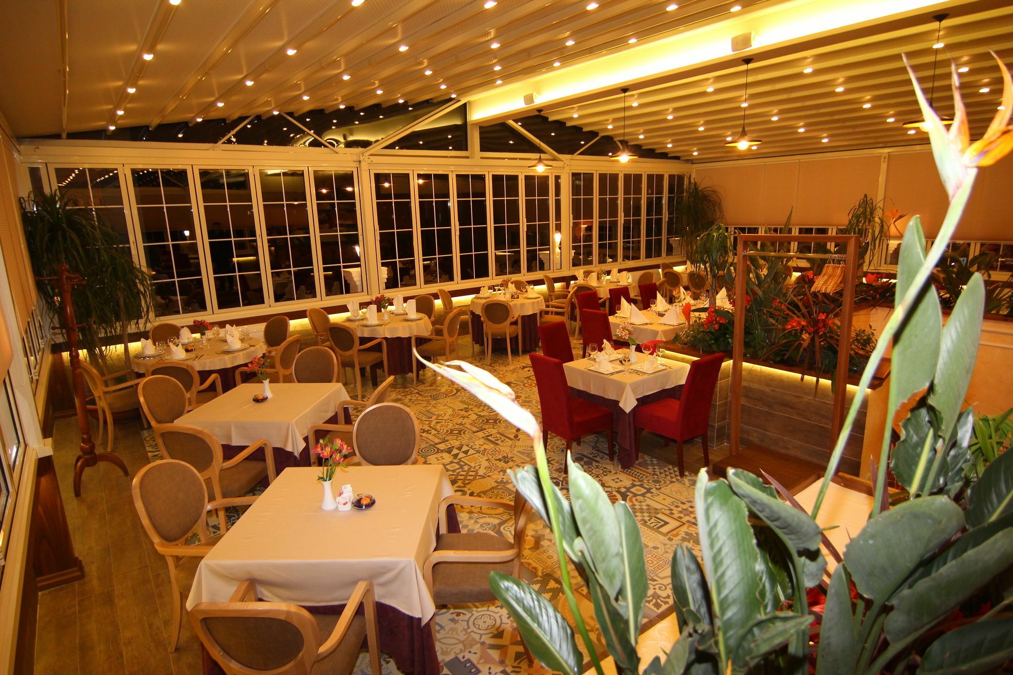 Hotel Boutique Restaurant Gloria Tirana Bagian luar foto